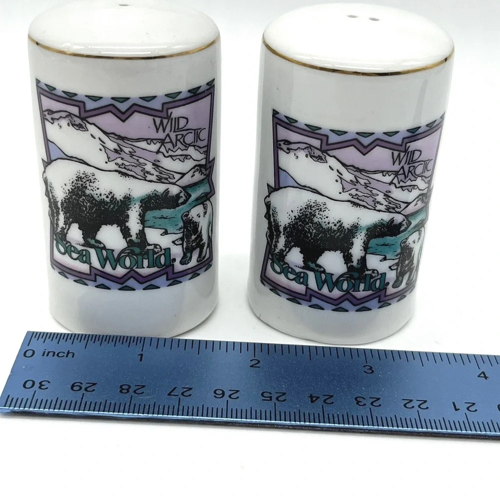 Sea World Wild Arctic Polar Bear‎ Salt Pepper Shakers Porcelain Gold Trim 90s